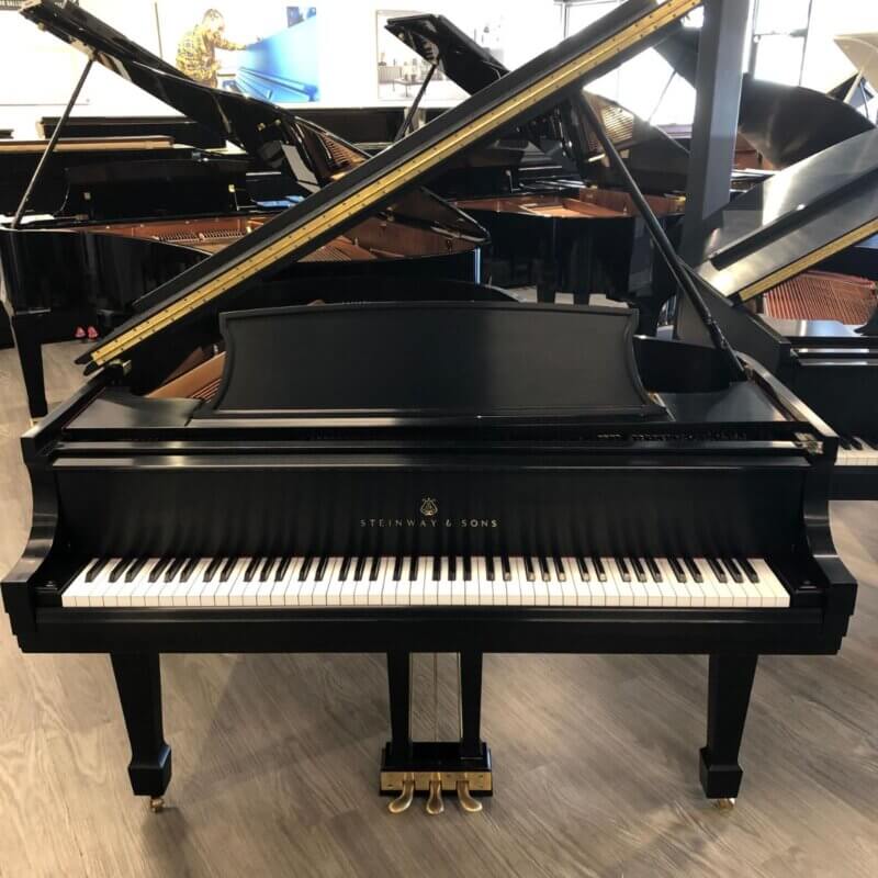 ___SteinwayM562504_Front.6475782637417144561